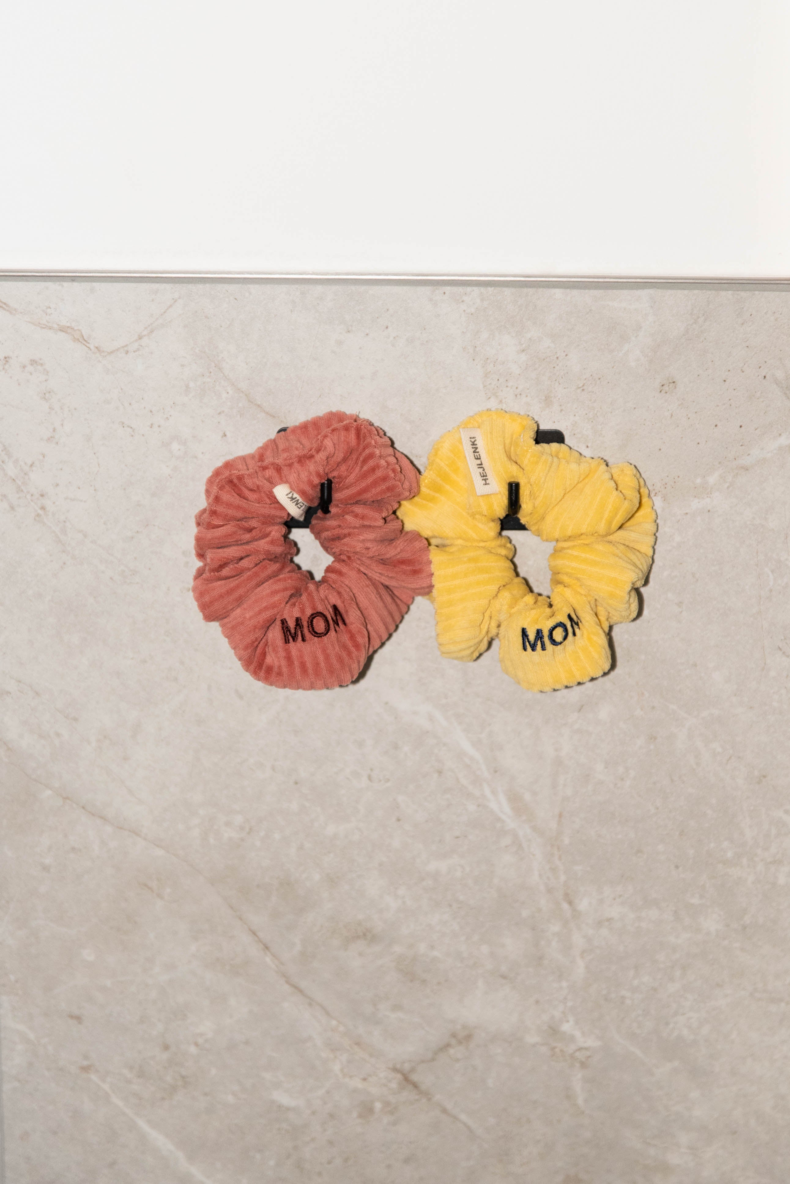 MOM SCRUNCHIE CORDUROY