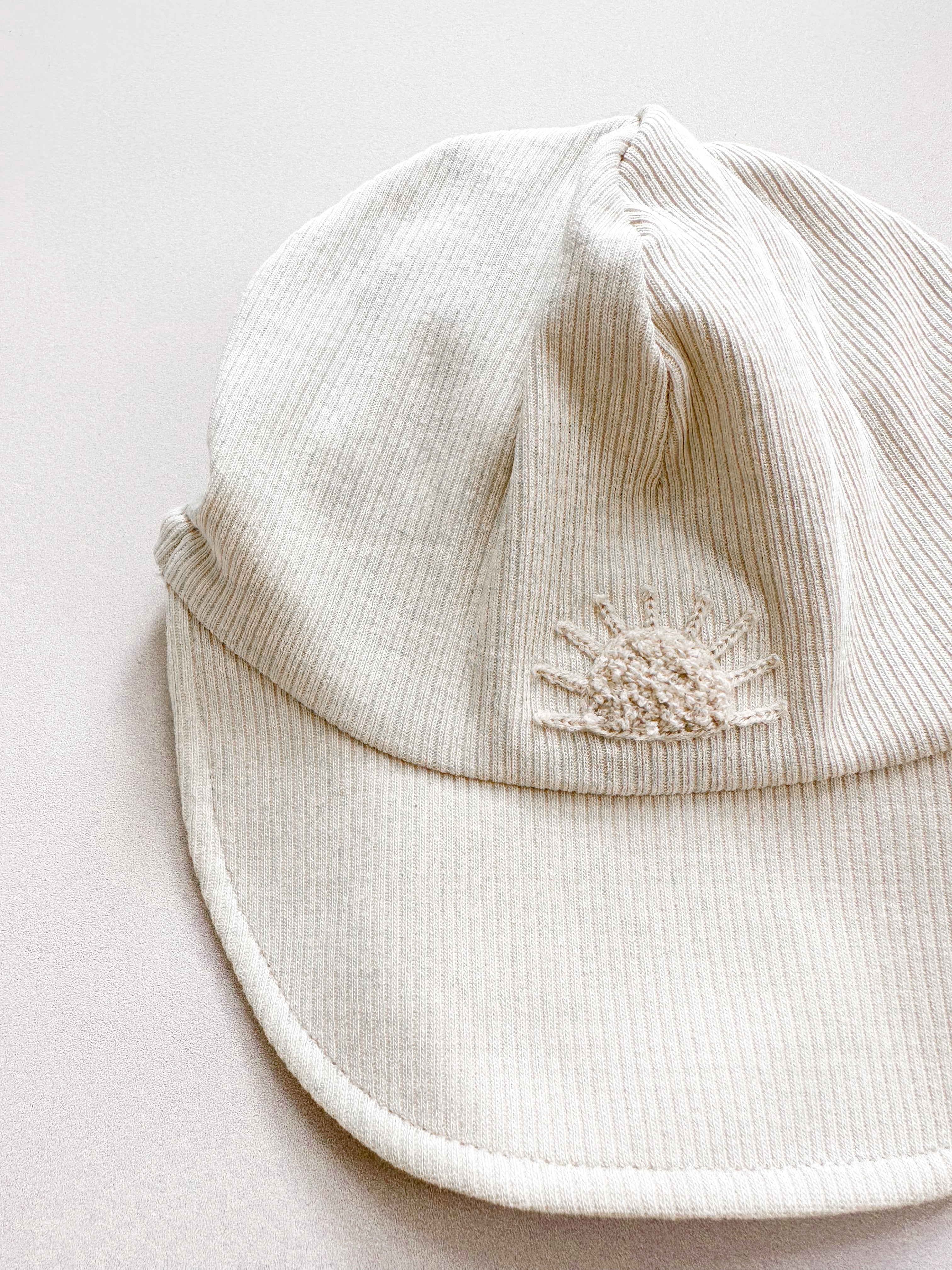 RIBBED CAP SUN (fällt kleiner aus/sizing is smaller)