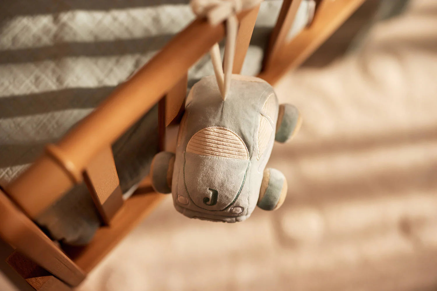 MUSICAL HANGER ON THE GO