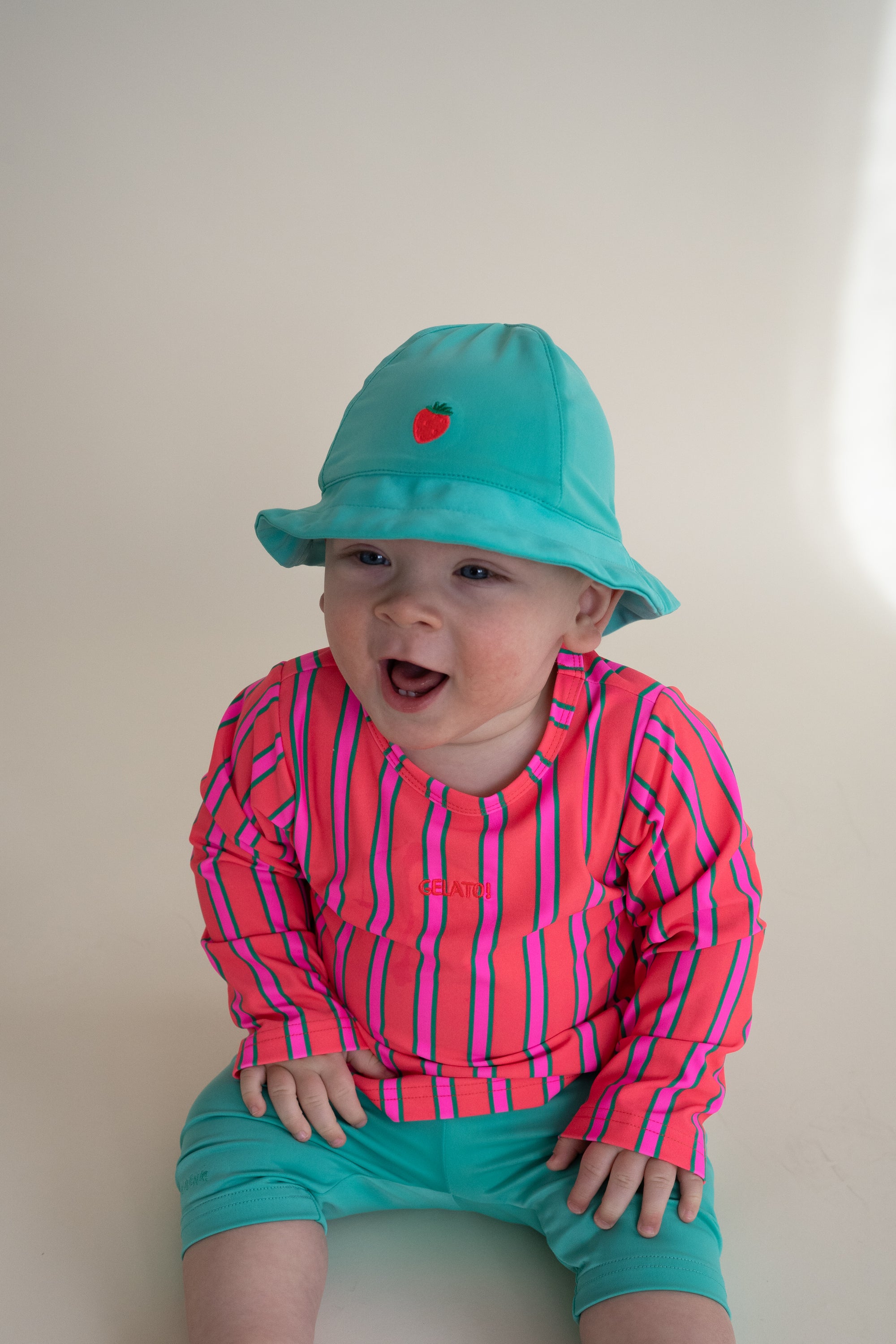 UV-SWIM HAT AQUA „STRAWBERRY“