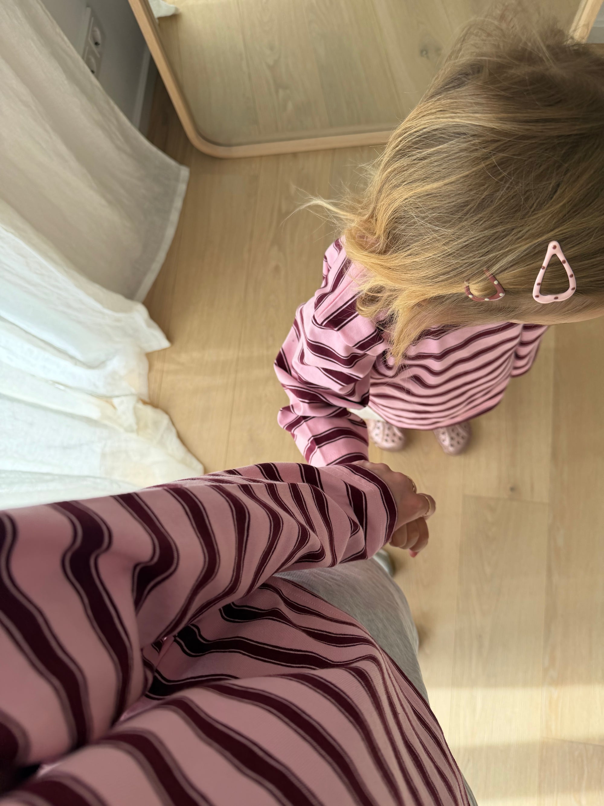 OVERSIZE LONGSLEEVE STRAWBERRY CHOCOLATE STRIPED