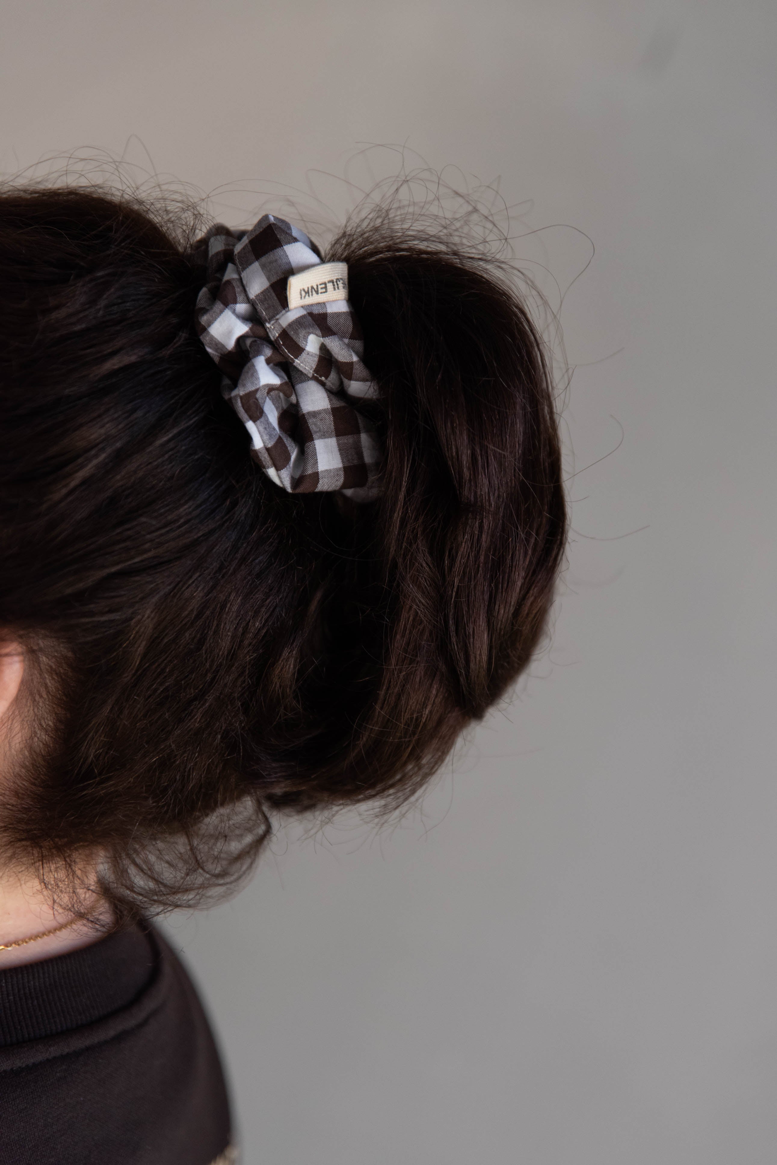 SCRUNCHIE CHECKED BROWN