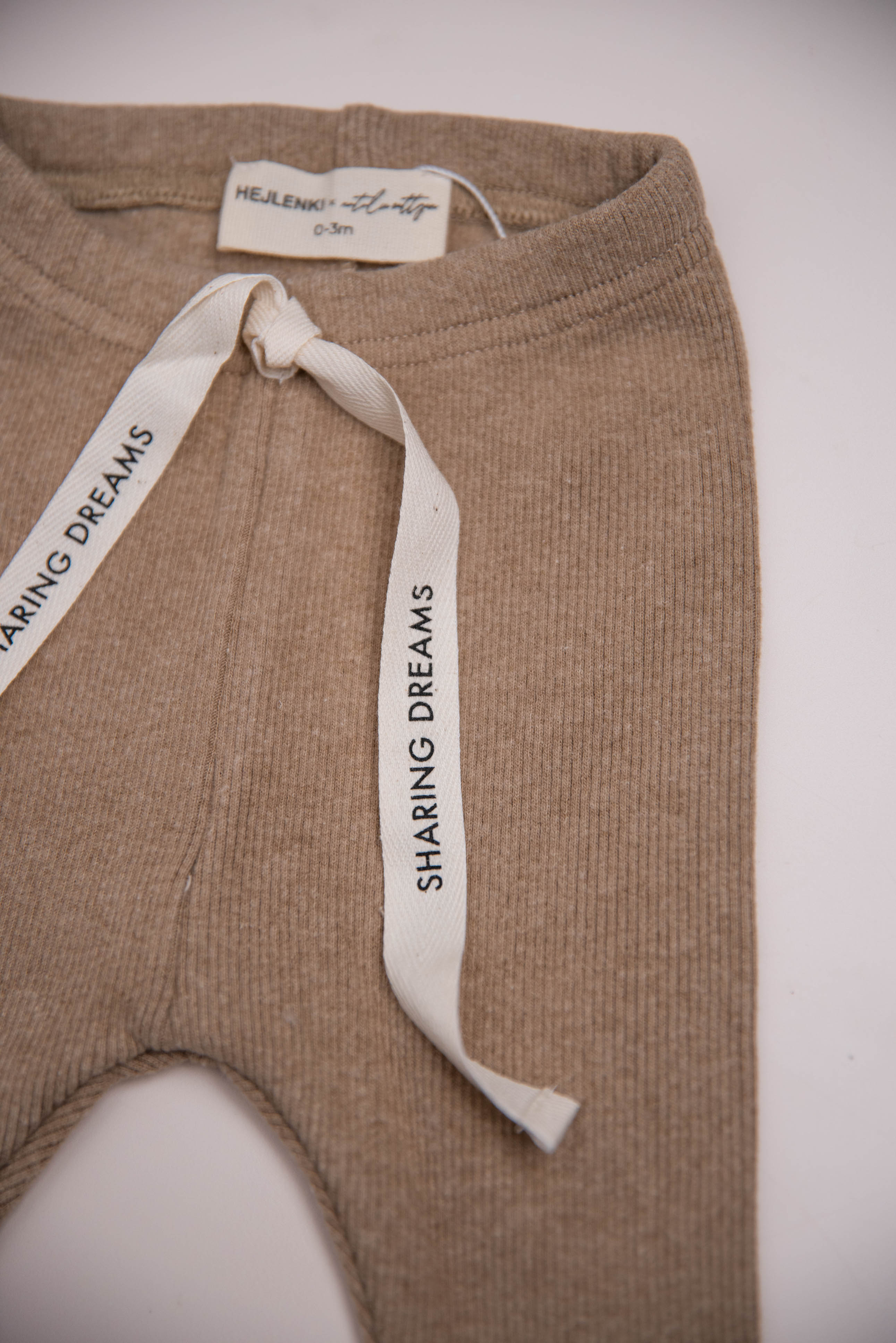 SOFT RIB LEGGINGS SHARING DREAMS CAFÉ