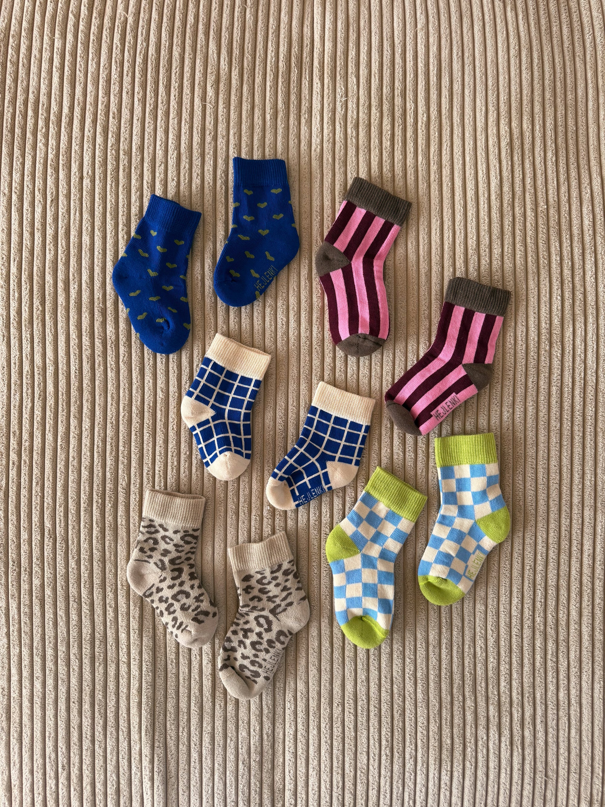 WARM SOCKS HEARTS