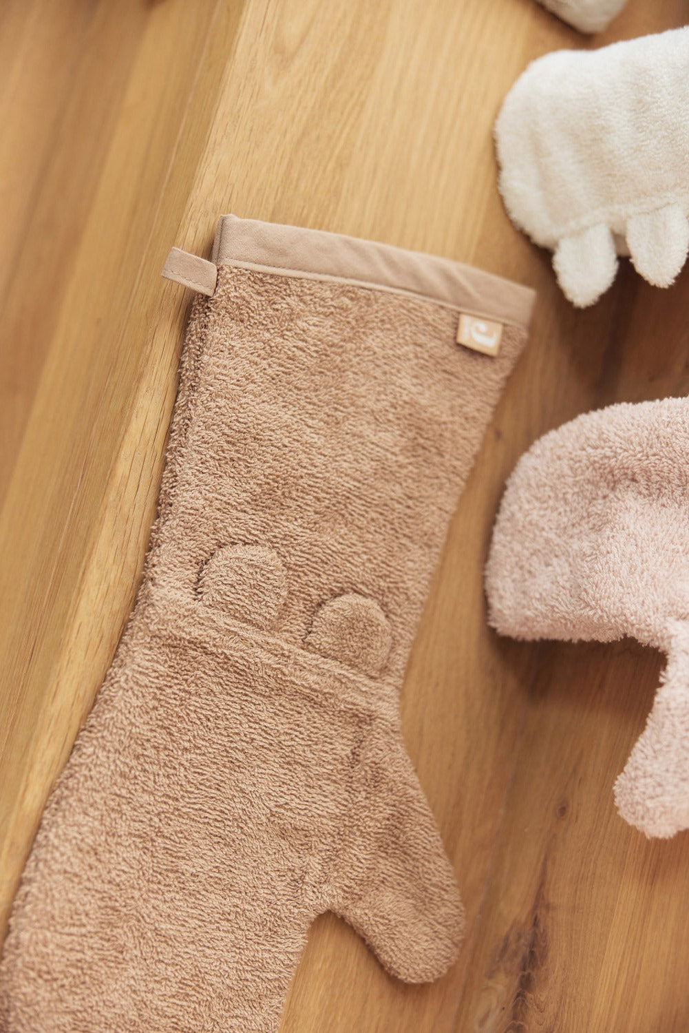 WASHING MITT WITH EARS (coloroptions)